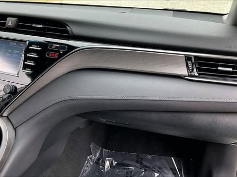 Used 2020 Toyota Camry SE image 19