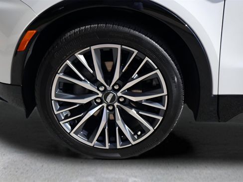 Used 2024 Cadillac XT4 Sport image 8