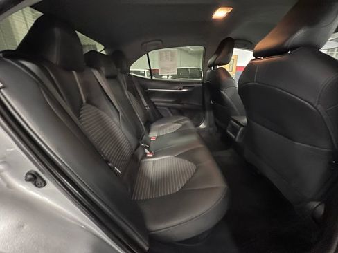 Used 2022 Toyota Camry SE image 18