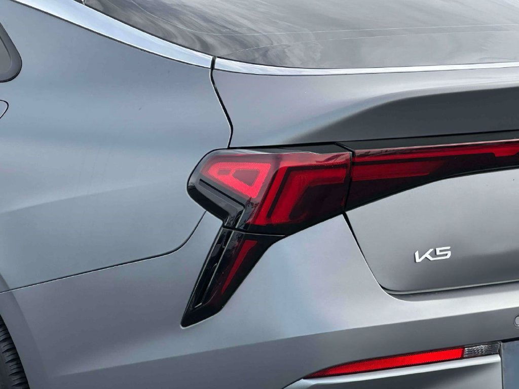 Used 2025 Kia K5 GT FWD image 9