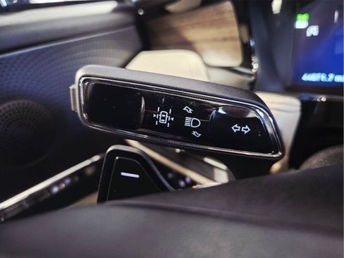 Used 2025 Lincoln Corsair Reserve AWD/4WD image 17