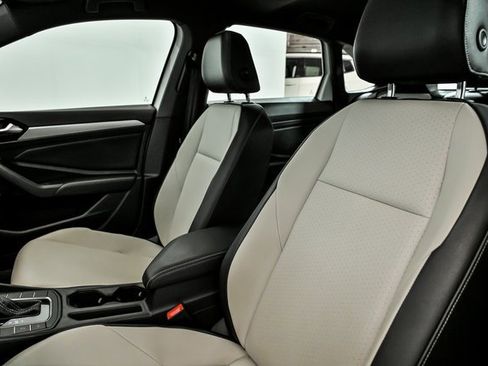 Certified 2019 Volkswagen Jetta S image 12
