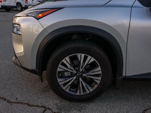 Used 2023 Nissan Rogue SV image 11