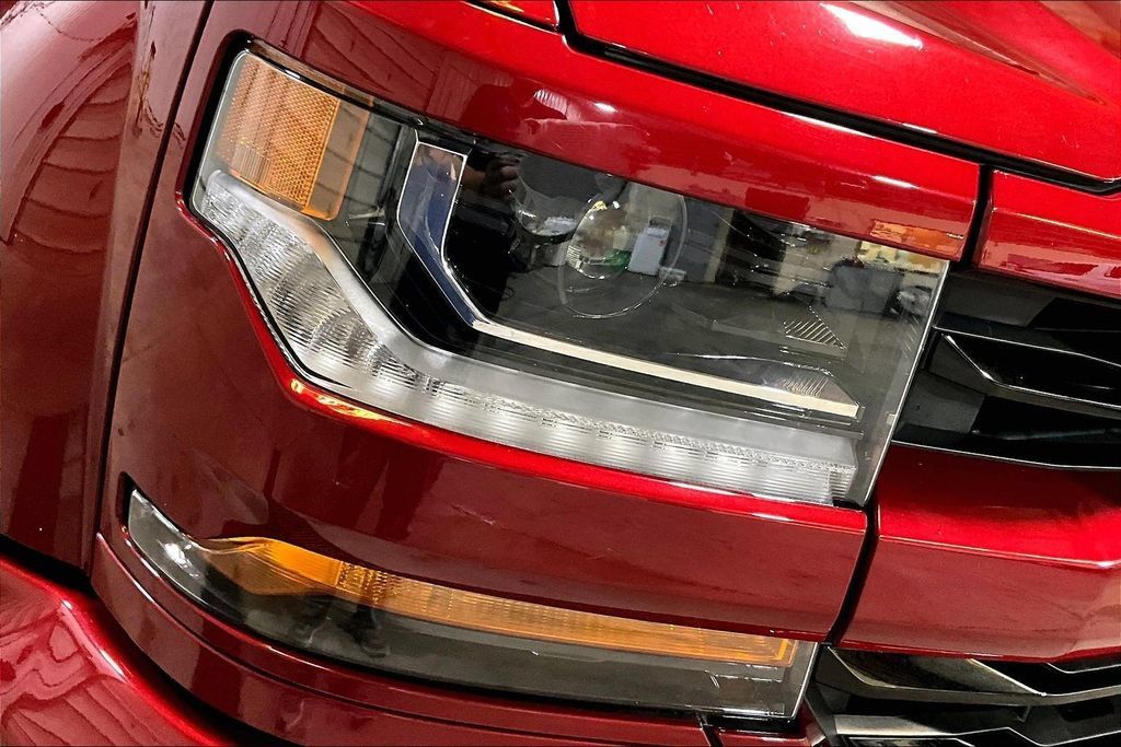 Used 2018 Chevrolet Silverado 1500 LT w/ All Star Edition AWD/4WD image 4