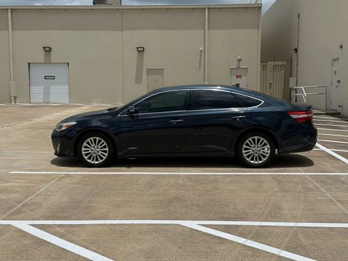 Used 2015 Toyota Avalon Limited w/ Technology Package FWD image 4