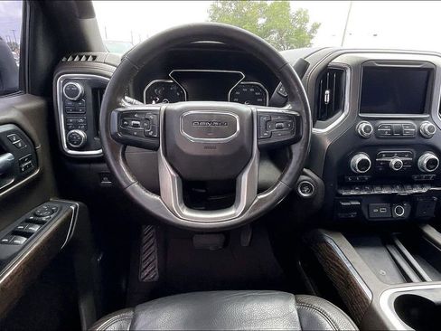 Used 2022 GMC Sierra 1500 Denali w/ Driver Alert Package II AWD/4WD image 8
