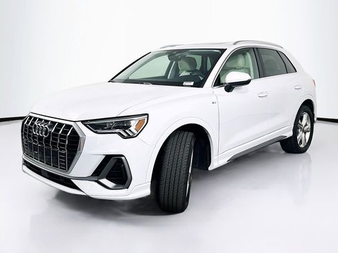 Used 2023 Audi Q3 2.0T Premium Plus w/ Premium Plus Package AWD/4WD image 2