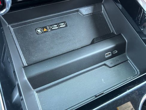 Certified 2025 Chevrolet Suburban High Country image 39