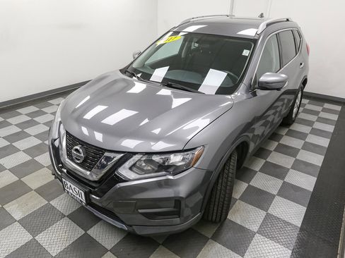 Used 2017 Nissan Rogue SV w/ SV Premium Package AWD/4WD image 6