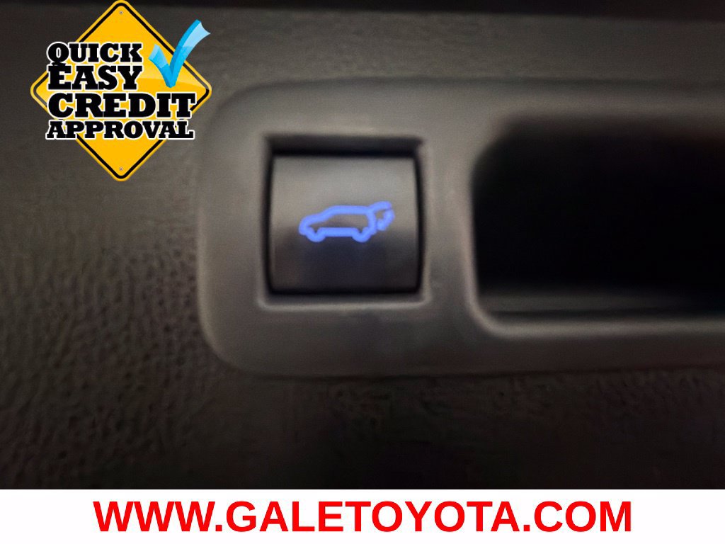 Used 2021 Toyota Highlander XLE AWD/4WD image 14