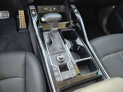 Certified 2025 Kia Sorento SX image 23