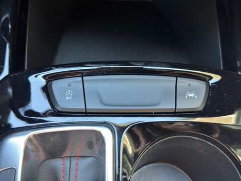 Used 2025 Chevrolet Trax RS FWD image 28