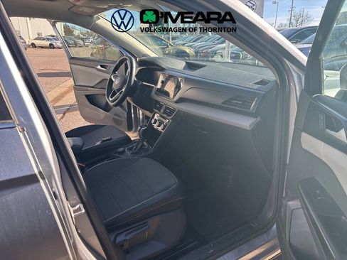 Used 2023 Volkswagen Taos SE w/ Panoramic Sunroof Package image 7