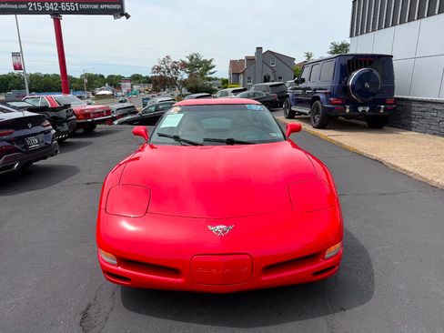 Used 2003 Chevrolet Corvette Coupe w/ Preferred Equipment Group RWD image 2