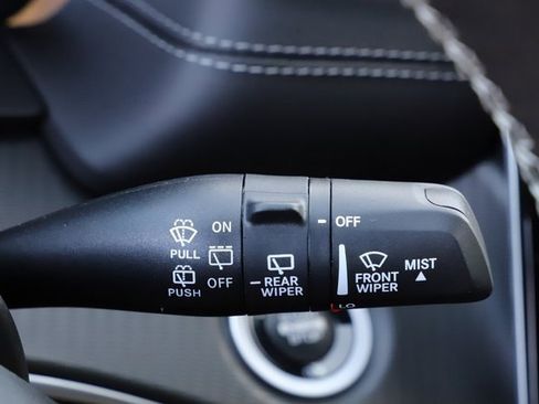 New 2025 Jeep Grand Cherokee L Laredo image 34