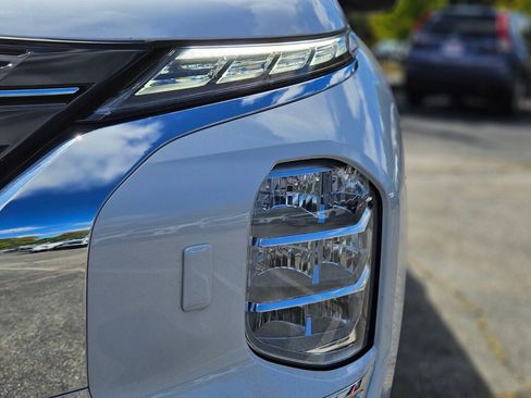 Used 2023 Mitsubishi Outlander SE image 10