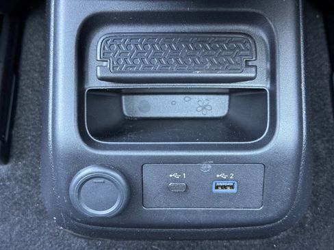 Used 2023 Nissan Ariya FWD image 32