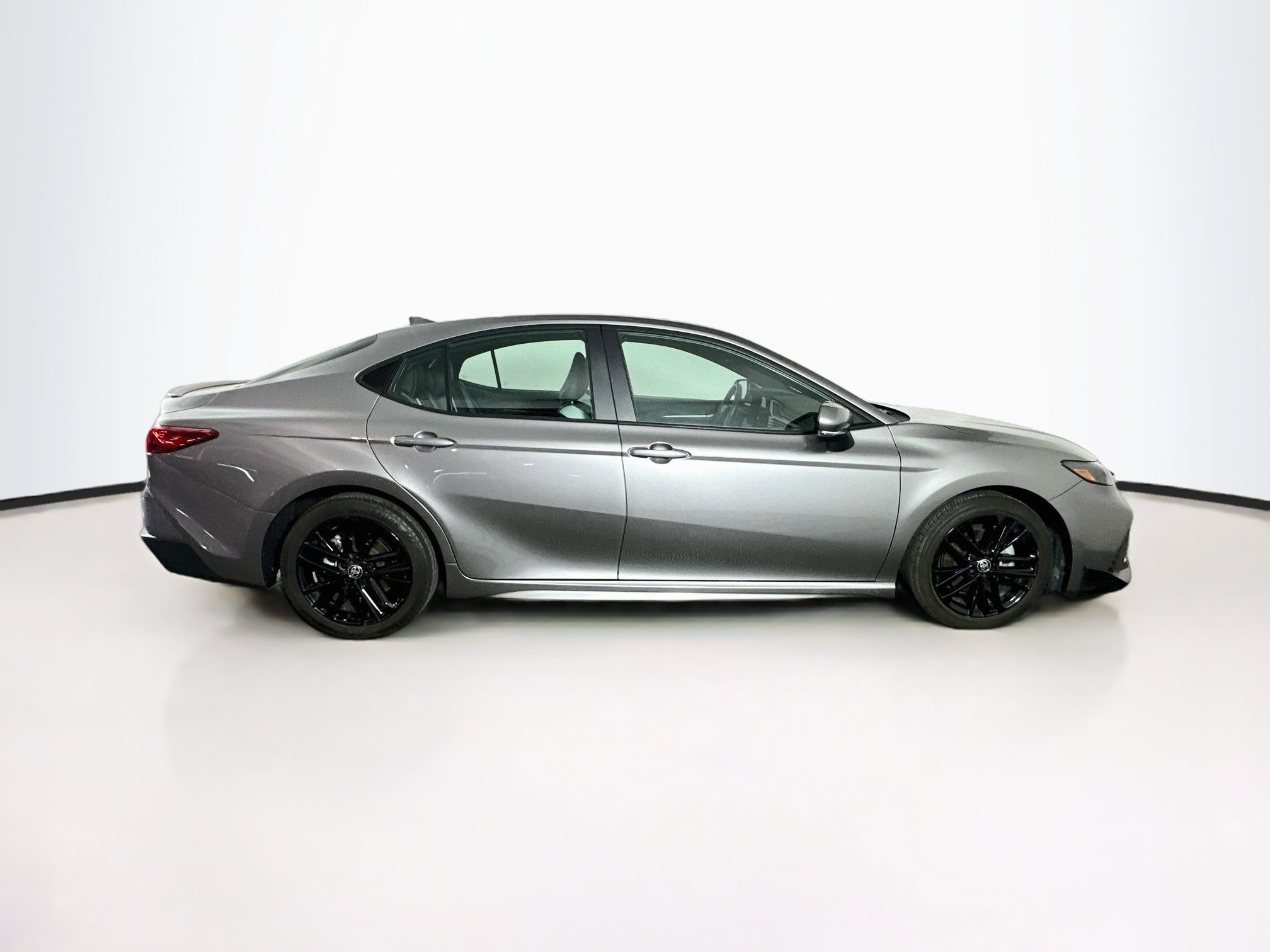 Used 2025 Toyota Camry SE FWD image 10