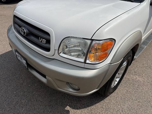 Used 2004 Toyota Sequoia SR5 AWD/4WD image 18