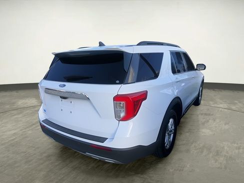 Used 2023 Ford Explorer XLT w/ Equipment Group 202A RWD image 4