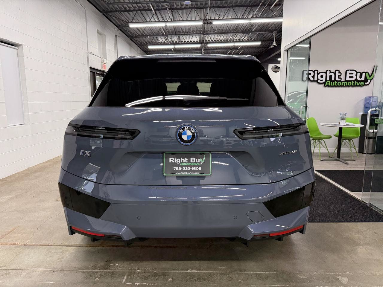 Used 2024 BMW iX xDrive50 w/ Sport Package AWD/4WD image 5