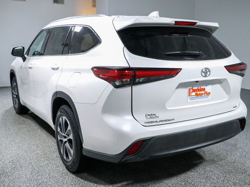 Used 2021 Toyota Highlander XLE FWD image 9