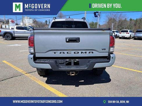 Used 2021 Toyota Tacoma TRD Off-Road w/ TRD Premium Off Road Package AWD/4WD image 4