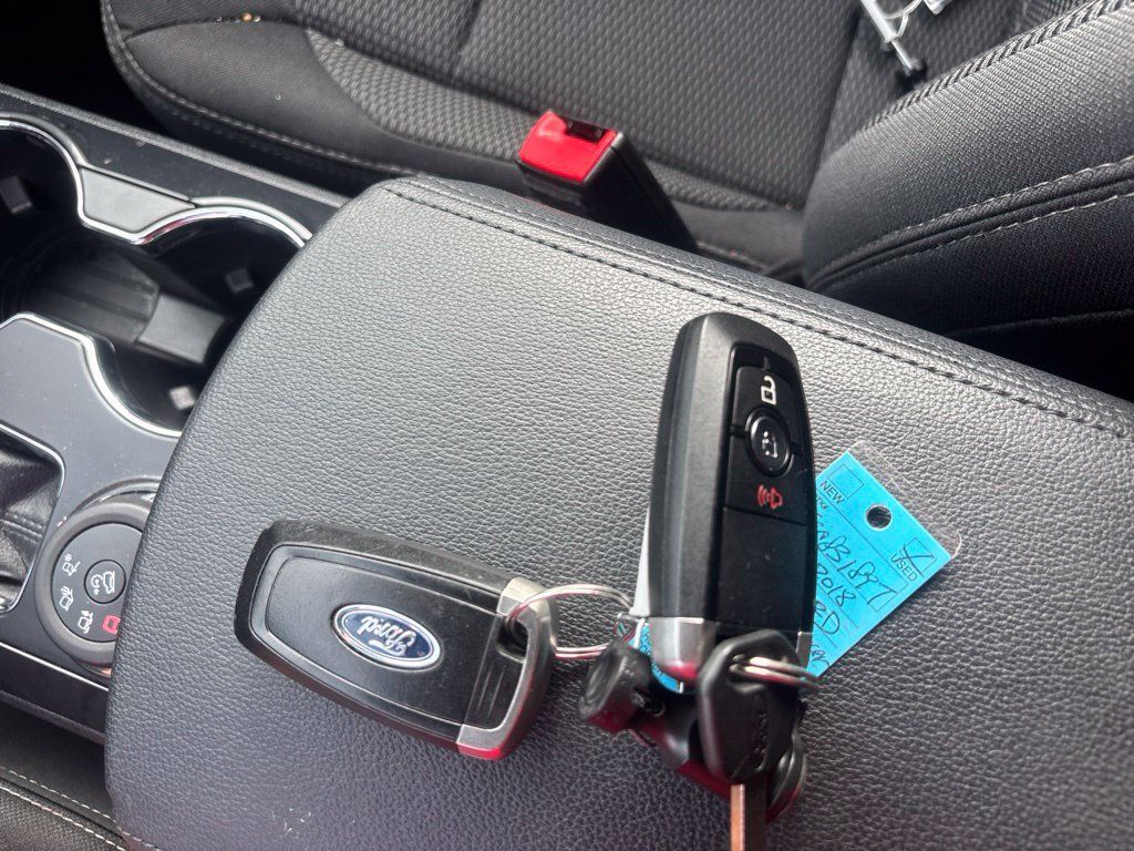 Used 2018 Ford Explorer XLT AWD/4WD image 26