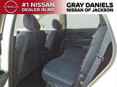 Used 2024 Nissan Pathfinder SV FWD image 27