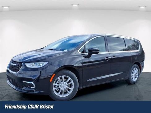 New 2026 Chrysler Pacifica Select image 1