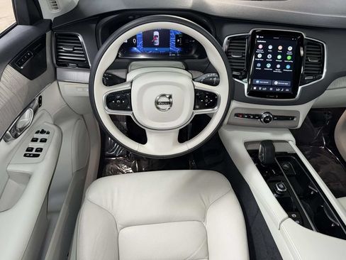 Used 2025 Volvo XC90 T8 Plus AWD/4WD image 4