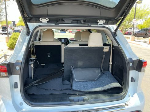 Used 2022 Toyota Highlander Platinum FWD image 34