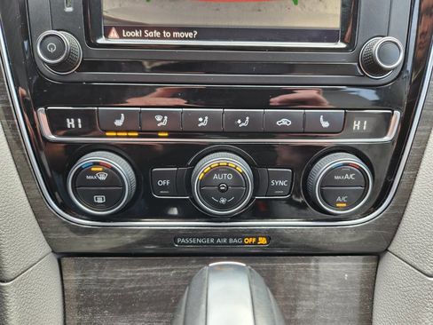 Used 2018 Volkswagen Passat 2.0T SE image 25