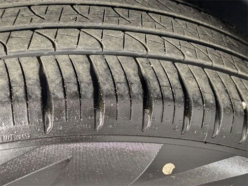 Used 2025 Volvo XC60 B5 Plus image 9