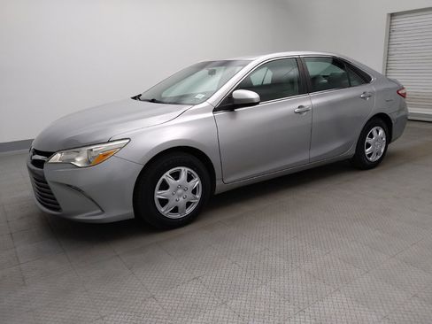 Used 2016 Toyota Camry LE FWD image 2