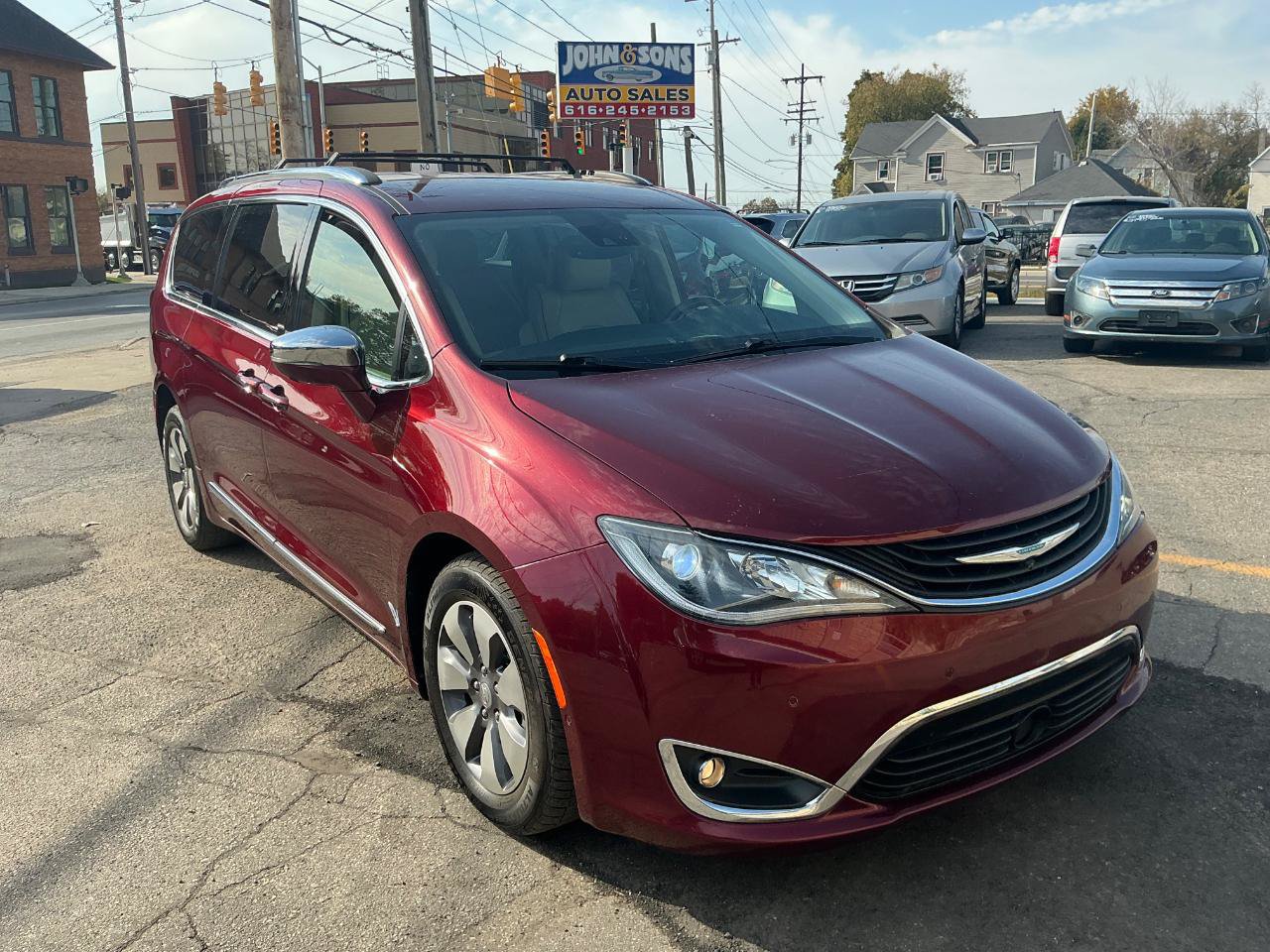 Used 2018 Chrysler Pacifica Limited w/ Advanced Safetytec Group FWD image 2