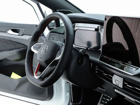 New 2026 Volkswagen GTI SE FWD image 72