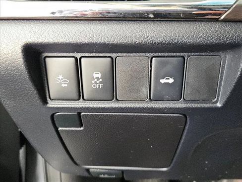 Used 2018 Toyota Avalon XLE image 13