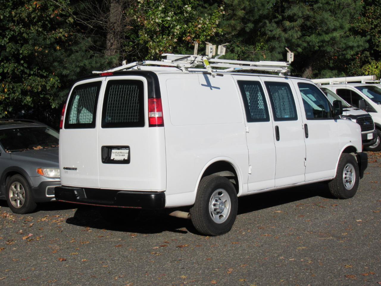 Used 2017 Chevrolet Express 2500 RWD image 20