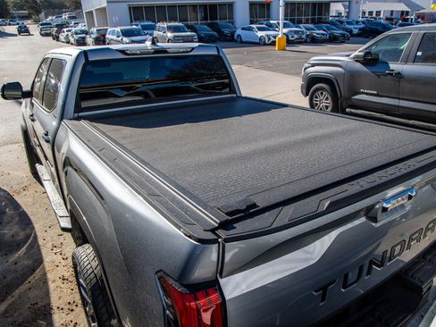 Used 2024 Toyota Tundra Limited image 11