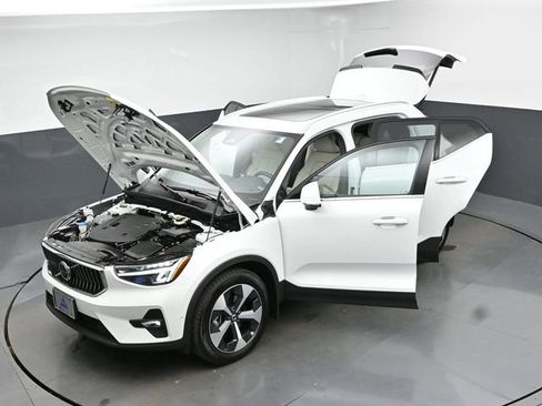 Used 2023 Volvo XC40 B5 Plus w/ Driver Assist Package AWD/4WD image 52