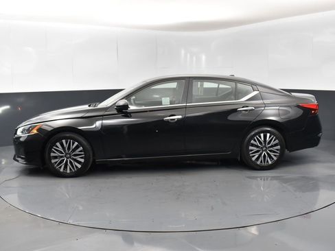 Used 2024 Nissan Altima 2.5 SV image 4