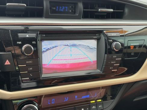 Used 2015 Toyota Corolla LE image 9