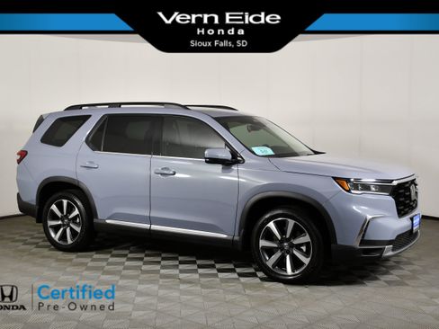 Certified 2025 Honda Pilot Touring image 1