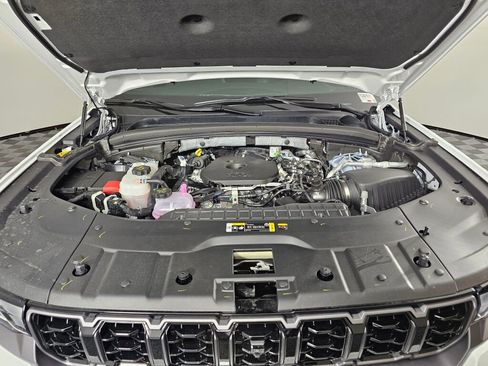 New 2026 Jeep Grand Cherokee Limited AWD/4WD image 12