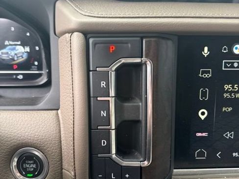 Used 2022 GMC Yukon Denali AWD/4WD image 25