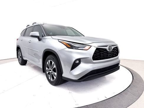 Used 2023 Toyota Highlander XLE FWD image 12