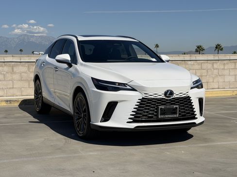 New 2026 Lexus RX 450h AWD w/ Convenience Package image 2