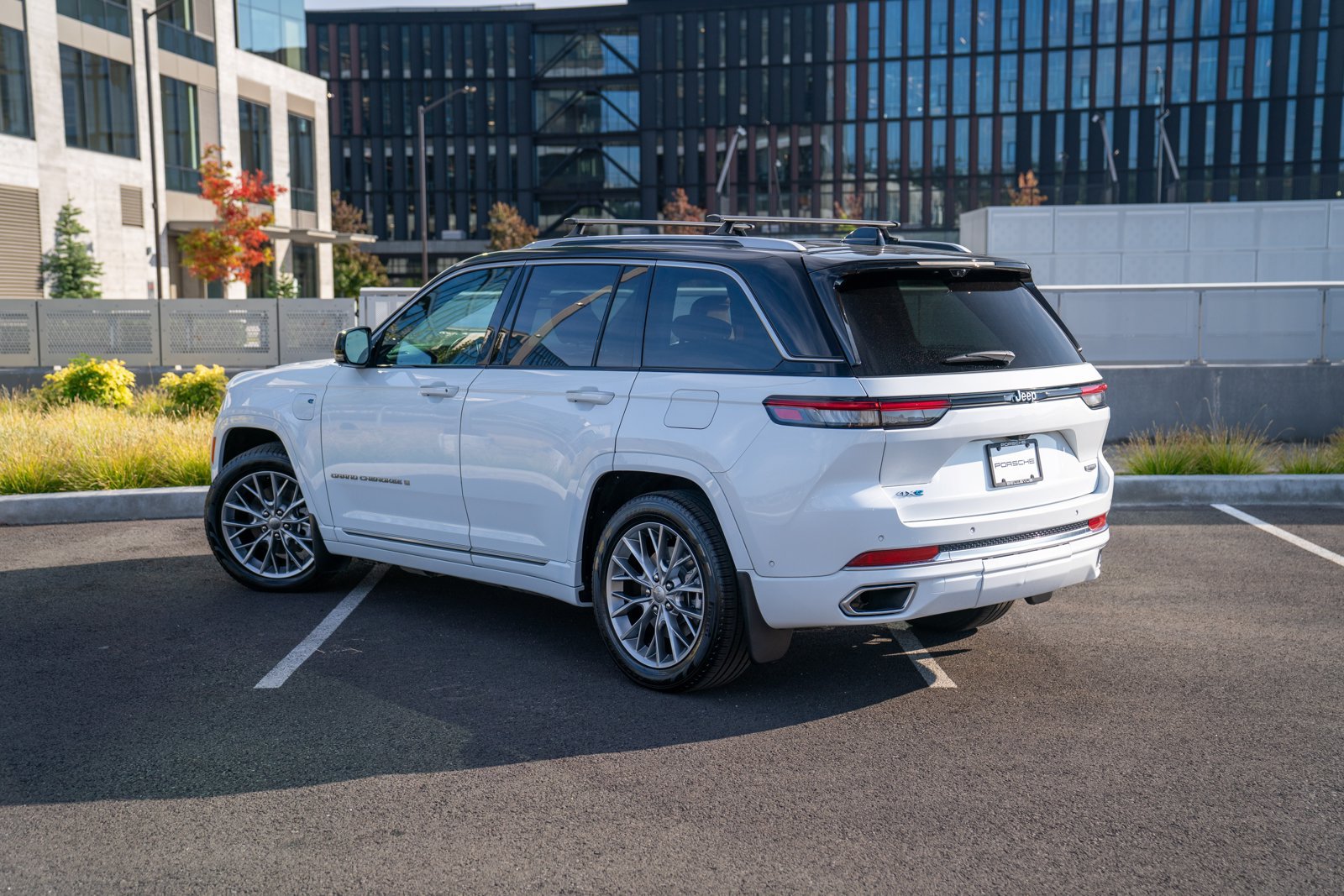 Used 2022 Jeep Grand Cherokee Summit w/ Advanced Protech Group IV AWD/4WD image 3