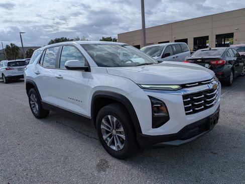 Used 2025 Chevrolet Equinox LT FWD image 2